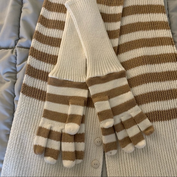 Matching Scarf and Gloves Set in White/Tan - Picture 5 of 10